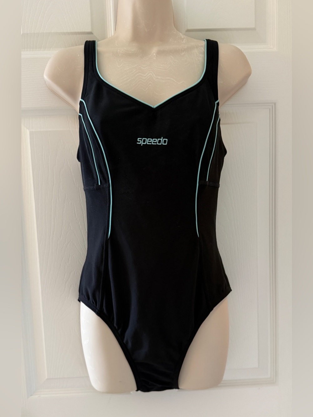 Speedo 🏊🏻‍♀️Endurance Black Swimsuit Mint Green Trim  US Size 10